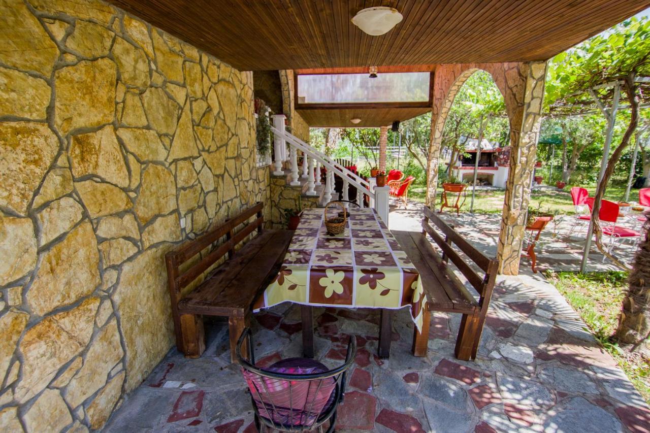 Villa Touzla Ofrinion Luaran gambar